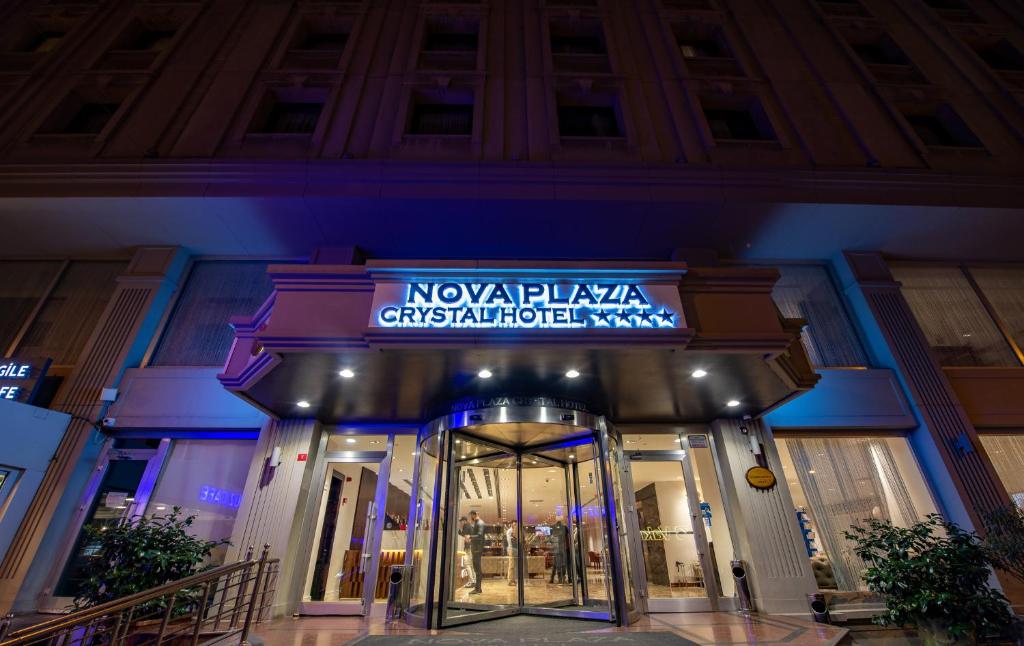 رزرو هتل نووآ پلازا کریستال